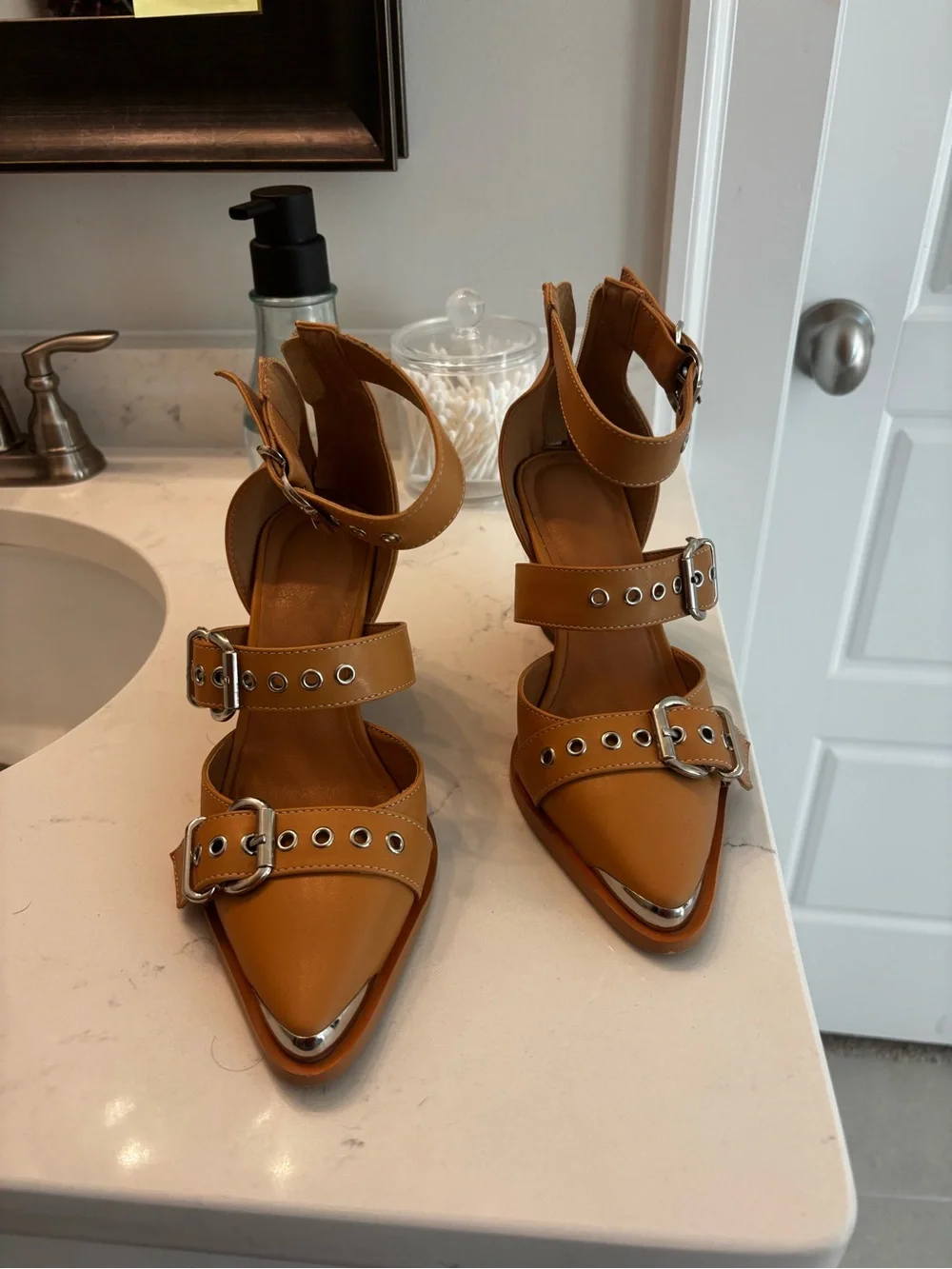 Nude western buckle heel size 6